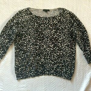 Ann Taylor animal print lite weight sweater. Size XL